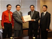 Bóng đá anh, ngoại hạng anh, lịch thi đấu euro 2012, Bàn giao chuyến hàng đầu tiên giúp nạn nhân Nhật