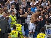 Bóng đá anh, ngoại hạng anh, lịch thi đấu euro 2012, C.Ronaldo tặng áo cho “nạn nhân” bị anh sút bóng vào mặt