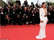 Bóng đá anh, ngoại hạng anh, lịch thi đấu euro 2012, Cheryl Cole "đốt cháy" Cannes với đầm siêu hở ngực