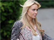 Bóng đá anh, ngoại hạng anh, lịch thi đấu euro 2012, Bà bầu Alex Curran tung tăng dạo phố