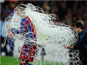 Bóng đá anh, ngoại hạng anh, lịch thi đấu euro 2012, Pique, Valdes: Đúng lúc, đúng chỗ
