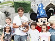 Bóng đá anh, ngoại hạng anh, lịch thi đấu euro 2012, Nadal chung vui cùng các fan nhí ở Disneyland