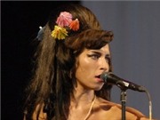 Bóng đá anh, ngoại hạng anh, lịch thi đấu euro 2012, Trình diễn khi say xỉn, Amy Winehouse bị la ó 