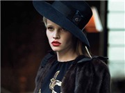 Bóng đá anh, ngoại hạng anh, lịch thi đấu euro 2012, Lara Stone “hút hồn” với vẻ đẹp cổ điển trên Vogue Mỹ