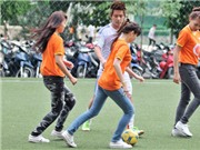 Bóng đá anh, ngoại hạng anh, lịch thi đấu euro 2012, Tuấn Hưng bối rối đá bóng với teen nữ