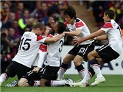 Bóng đá anh, ngoại hạng anh, lịch thi đấu euro 2012, Chạy đua "vũ trang" ở Manchester: Khi M.U vượt mặt Man City