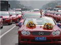 Bóng đá anh, ngoại hạng anh, lịch thi đấu euro 2012, Rước dâu hoành tráng bằng 35 xe sang màu đỏ