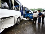 Bóng đá anh, ngoại hạng anh, lịch thi đấu euro 2012, Xe khách đâm xe tải làm 17 người chết và bị thương