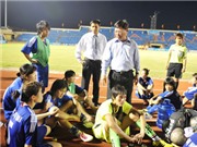 Bóng đá anh, ngoại hạng anh, lịch thi đấu euro 2012, Bất bình với trọng tài, Than khoáng sản Việt Nam tự ý dừng trận đấu