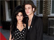 Bóng đá anh, ngoại hạng anh, lịch thi đấu euro 2012, Cái chết của Amy Winehouse được báo trước 