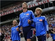 Bóng đá anh, ngoại hạng anh, lịch thi đấu euro 2012, Van der Sar được tôn vinh ở trận đấu chia tay sân cỏ