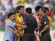 “Chuyện tình” trọng tài-đội bóng ở V-League 2011