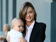 Bóng đá anh, ngoại hạng anh, lịch thi đấu euro 2012, Miranda Kerr khoe chân dài và cục cưng đáng yêu