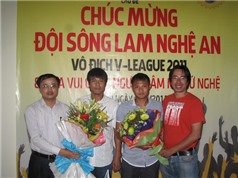 Giao lưu trực tuyến với HLV Hữu Thắng và tiền vệ Trọng Hoàng