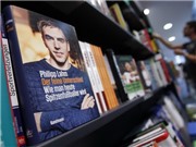Bóng đá anh, ngoại hạng anh, lịch thi đấu euro 2012, Philipp Lahm mất băng đội trưởng vì hồi ký?
