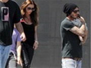 Bóng đá anh, ngoại hạng anh, lịch thi đấu euro 2012, Vợ chồng Beckham bế con gái mới sinh đi mua sắm