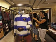 Bóng đá anh, ngoại hạng anh, lịch thi đấu euro 2012, Hàng hiệu hết thời ở phương Tây lên ngôi tại châu Á