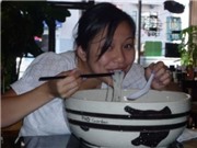 Bóng đá anh, ngoại hạng anh, lịch thi đấu euro 2012, Choáng với tô phở Việt 1kg bánh, 1kg thịt