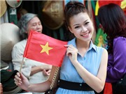 Bóng đá anh, ngoại hạng anh, lịch thi đấu euro 2012, Hoa khôi Trương Tùng Lan xinh tươi trên phố 