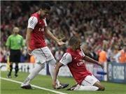 Bóng đá anh, ngoại hạng anh, lịch thi đấu euro 2012, Oxlade-Chamberlain tuyên chiến "đàn anh" Walcott