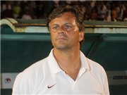 Bóng đá anh, ngoại hạng anh, lịch thi đấu euro 2012, “Đặc sản” của HLV Goetz trong ngày bão 