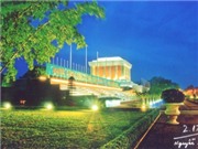 Bóng đá anh, ngoại hạng anh, lịch thi đấu euro 2012, Chi tiết vô lý của bức ảnh triệu đô
