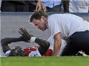 Bóng đá anh, ngoại hạng anh, lịch thi đấu euro 2012, Cận cảnh pha bóng khiến Sagna gãy chân