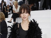Bóng đá anh, ngoại hạng anh, lịch thi đấu euro 2012, Song Hye Kyo tự tin với váy ngắn tại show diễn quốc tế