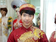 Bóng đá anh, ngoại hạng anh, lịch thi đấu euro 2012, Nam Thành chọn Áo dài Việt Nam để đấu giá gây quỹ