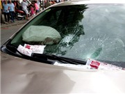 Bóng đá anh, ngoại hạng anh, lịch thi đấu euro 2012, Tài xế xe "điên" mất lái vì bị túi khí đập vào mặt