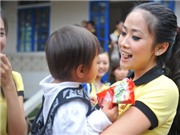 Bóng đá anh, ngoại hạng anh, lịch thi đấu euro 2012, Các người đẹp phản hồi vụ từ thiện 1,5 triệu