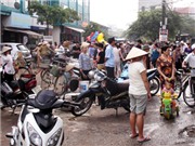 Bóng đá anh, ngoại hạng anh, lịch thi đấu euro 2012, Hà Nội: Trâu “điên” húc người trọng thương