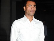 Bóng đá anh, ngoại hạng anh, lịch thi đấu euro 2012, Ashley Cole lập "hat-trick" cưa gái