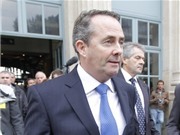 Bóng đá anh, ngoại hạng anh, lịch thi đấu euro 2012, Scandal rúng động Bộ Quốc phòng Anh:  Bộ trưởng mất ghế vì bạn thân 