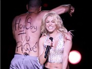 Bóng đá anh, ngoại hạng anh, lịch thi đấu euro 2012, Mạo danh Pique, đốt cháy sân khấu cùng Shakira