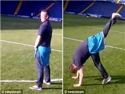 Bóng đá anh, ngoại hạng anh, lịch thi đấu euro 2012, Tè bậy ra sân để... “trả thù” cho đội bóng