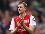 Bóng đá anh, ngoại hạng anh, lịch thi đấu euro 2012, Hàng thủ Arsenal:  Khác biệt nhờ Mertesacker
