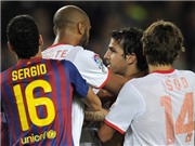 Bóng đá anh, ngoại hạng anh, lịch thi đấu euro 2012, Đọc khẩu hình Kanoute: "Anh ta sỉ nhục tôi trước"
