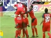 Bóng đá anh, ngoại hạng anh, lịch thi đấu euro 2012, Bị cấm thi đấu vì sờ... mông đồng đội