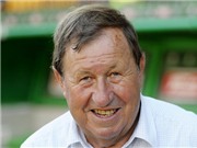 Bóng đá anh, ngoại hạng anh, lịch thi đấu euro 2012, HLV Guy Roux: Người cha già 44 năm của Auxerre