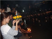 Bóng đá anh, ngoại hạng anh, lịch thi đấu euro 2012, Lễ hội hoa đăng truyền thống diễn ra kém vui tại Thái