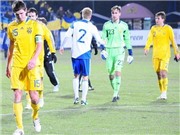Bóng đá anh, ngoại hạng anh, lịch thi đấu euro 2012, "Nigel De Jong  phiên bản 2" Riku Riski tung cú kungfu "sát thủ" 