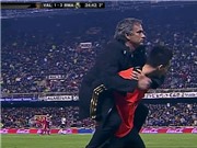 Bóng đá anh, ngoại hạng anh, lịch thi đấu euro 2012, Mourinho ăn mừng bằng cách chơi... cưỡi ngựa với học trò