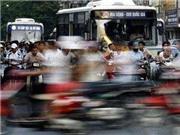 Bóng đá anh, ngoại hạng anh, lịch thi đấu euro 2012, Báo Mỹ nói giao thông VN: “Mày phải nhìn tao đi chứ”