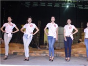 Bóng đá anh, ngoại hạng anh, lịch thi đấu euro 2012, Người đẹp Hoa hậu các Dân tộc luyện tập trước đêm chung kết