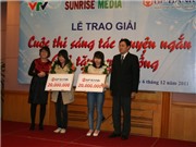 Bóng đá anh, ngoại hạng anh, lịch thi đấu euro 2012, Trao giải cuộc thi sáng tác truyện "Quà tặng cuộc sống"