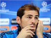 Bóng đá anh, ngoại hạng anh, lịch thi đấu euro 2012, Iker Casillas bảo vệ Ronaldo