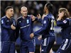 Zidane, Ronaldo, Figo và Hagi phô diễn kĩ thuật trên sân bóng