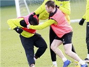 Bóng đá anh, ngoại hạng anh, lịch thi đấu euro 2012, Balotelli lại "tẩn nhau" với đồng đội trên sân tập