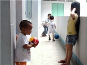Bóng đá anh, ngoại hạng anh, lịch thi đấu euro 2012, Hiểm họa từ hành lang chung cư